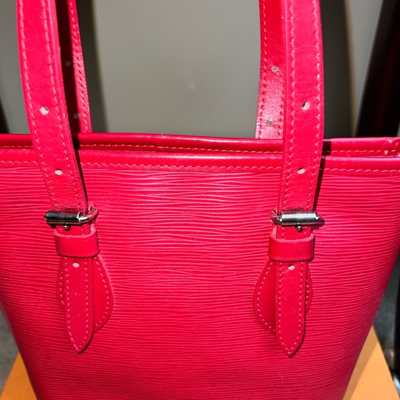 Louis Vuitton Vintage Epi Petit Bucket Bag w/ Pouch PM 2008 - Picture 4 of 13